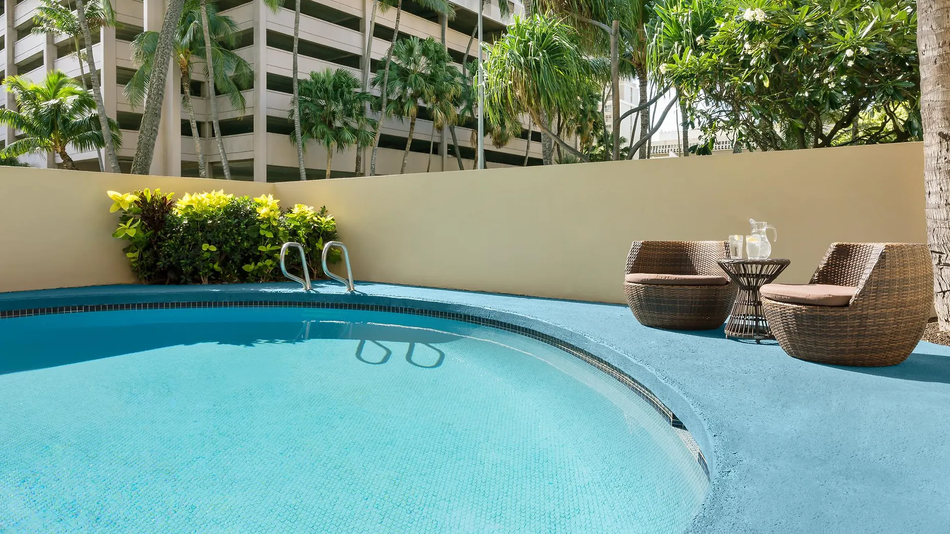 Courtyard By Marriott Waikiki Beach Honolulu Hotel