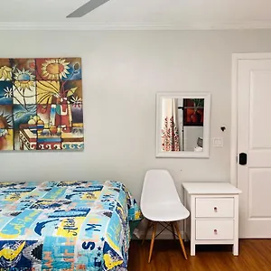 https://costa-mesa-charming-home-homestay.topanaheimhotels.com