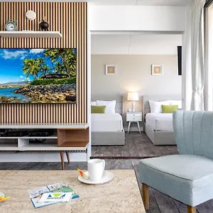 Aloha Vibes With Ocean Views, Near & Parking! Apartment